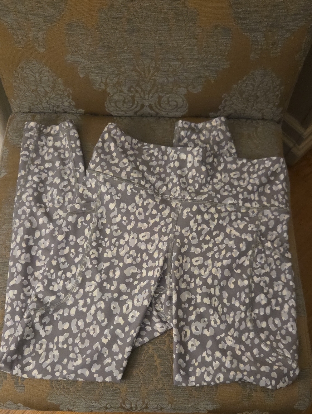Old Navy Gray and White Leopard-Print Leggings
